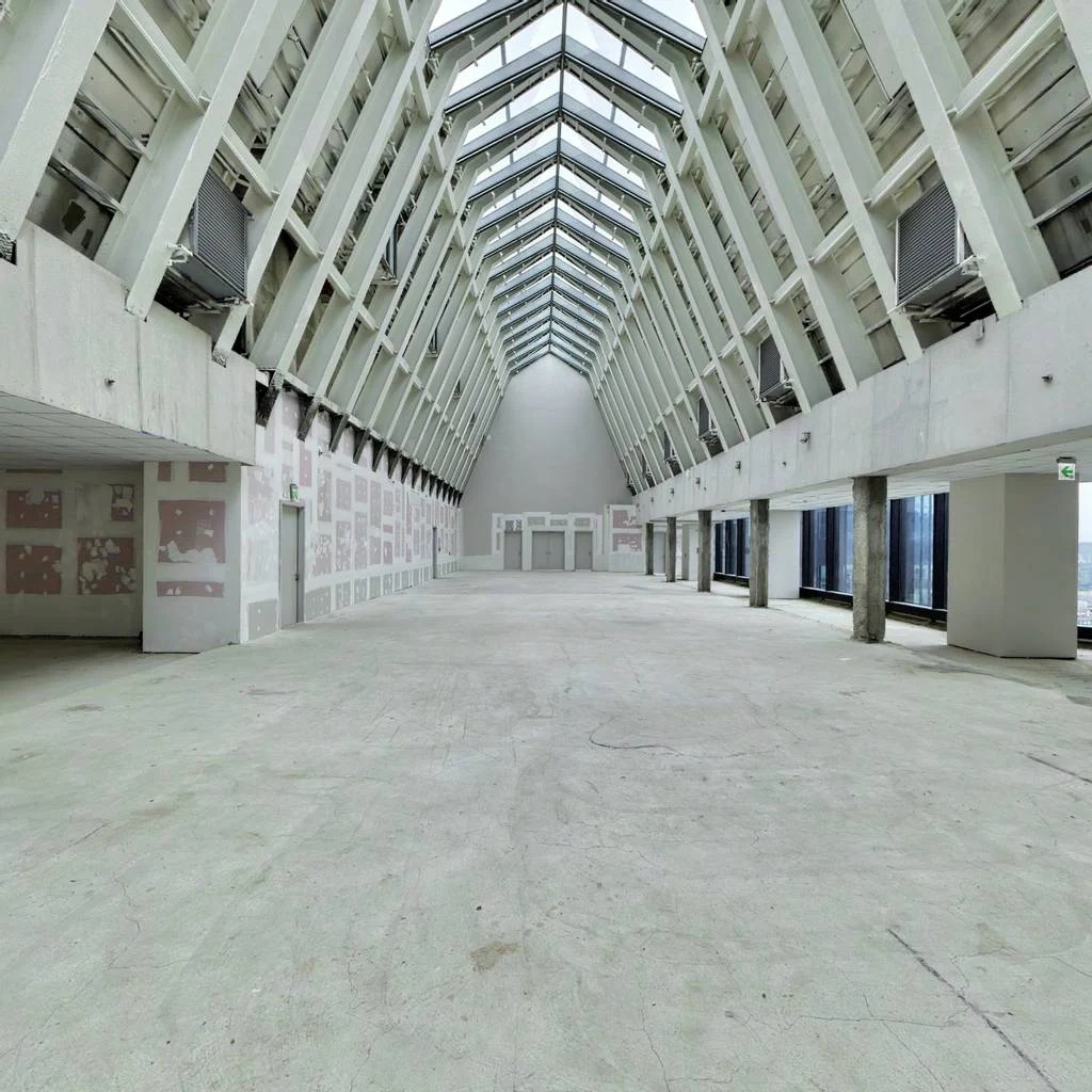 南港 LaLaport 21 樓教堂區挑高結構的實際 Realsee 環景預覽
